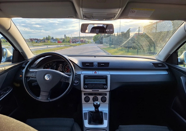 Volkswagen Passat cena 16000 przebieg: 285110, rok produkcji 2009 z Śrem małe 92